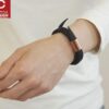 Detoxdesign Na zdjęciu czarna bransoletka FUKUI07 to intrygująca bransoletka unisex jaka biżuteria najlepsza na wiosnę modna modne bransoletki prezent