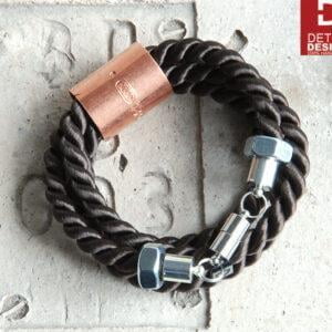 Współczesna bransoletka wsuwka ze zwojów sznurów satynowych w obłędnym kolorze subtelnie metalicznego