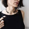 Bransoletka jest obłędna i na zdjęciu widać ją z przodu na kobiecym nadgarstku i wygląda doskonale.