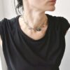 Nasza autorska biżuteria handmade zachwyca ale i zaskakuje jak srebrna bransoletka unisex AOMORI32 bo nie tylko jest szlachetnie industrialna i świetnie wygląda noszona zarówno przez kobiety jak i mężczyzn ale również dlatego, że to też krótki, industrialny naszyjnik łańcuch.