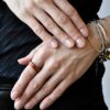Współczesny miedziany pierścionek NAGANO50 ze zdjęcia to zachwycający model jak wszystkie nasze autorskie pierścionki i jak cała nasza autorska biżuteria oryginalna i ponadczasowo modna.