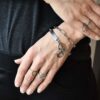 Szlachetnie industrialna srebrna bransoletka unisex AOMORI34 i zachwyca jak cała nasza oryginalna i modna biżuteria autorska.