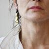 Długie kolczyki NAGANO67 - zdjęcie 3 Lekkie, długie kolczyki autorskie NAGANO67 ze stali chirurgicznej i mosiądzu wyglądają zachwycająco na kobiecym uchu tak jak wszystkie nasze obłędne kolczyki autorskie.