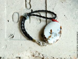 Biżuteria Na zdjęciu piękna, elegancka na każdą okazję bransoleta damska IROKE03 z dużym agatem jaka biżuteria na wiosnę modna na prezent