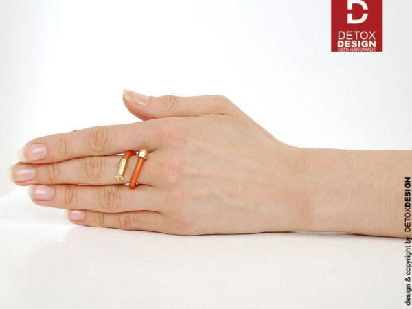 Regulowany duży pierścionek KOBRO12 unisex intryguje i zachwyca wszystkich ale taka właśnie jest nasza modna biżuteria