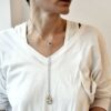Nasz współczesny długi naszyjnik NAGANO02 z delikatnego łańcuszka ze stali chirurgicznej zachwyca i można go nosić na wiele sposobów jaka biżuteria prezent