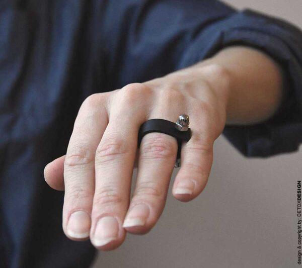 możesz obracać ten pierścionek dokoła palca i wygląda obłędnie.