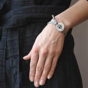 Bransoletka damska IZUMO05 jest zachwycająca współczesną elegancją na każdą okazję