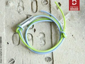 Lekka bransoletka ANDO37 na zdjęciu zachwyca bo to szlachetnie industrialna bransoletka unisex