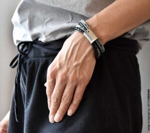 Na zdjęciu oryginalna bransoletka OMA PREMIUM 10 unisex