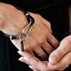 Szlachetna czarna bransoletka AOMORI17 unisex wykonana z najwyższej jakości kauczuku w kolorze pięknej głębokiej czerni i nierdzewnej stali chirurgicznej jaka biżuteria na wiosnę lato modna na prezent jakie bransoletki najlepsze