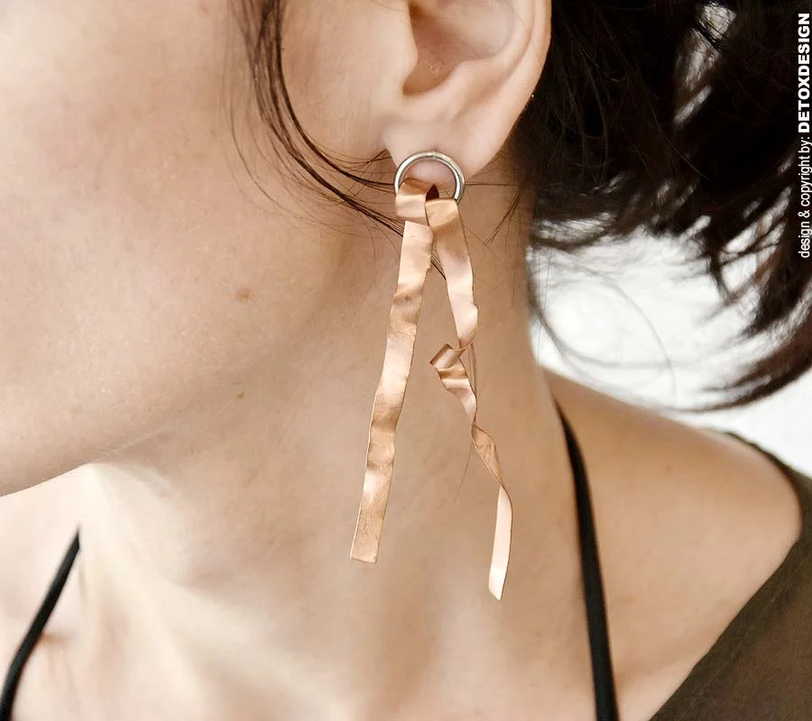 Wiszące miedziane kolczyki NAGANO79 zachwycają