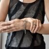 Geometryczna bransoletka Aomori40 ze stali chirurgicznej w formie łańcucha z dużymi trójkątami, kwadratami i prostokątami, kolor srebrny
