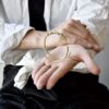 Minimalistyczna, prosta bransoletka mosiężna Nagano41, kolor złoty, lekka i przestrzenna konstrukcja, widok ogólny