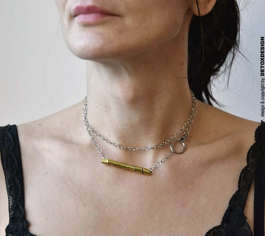 Autorski lekki oryginalny i modny, minimalistyczny i szlachetnie industrialny, prosty naszyjnik damski NAGANO26 można nosić także jako krótki naszyjnik