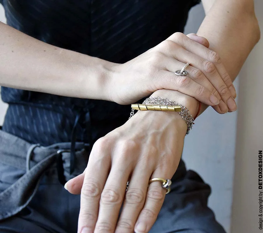 Prosty naszyjnik damski NAGANO26 zaskakuje bo to także oryginalna bransoletka damska