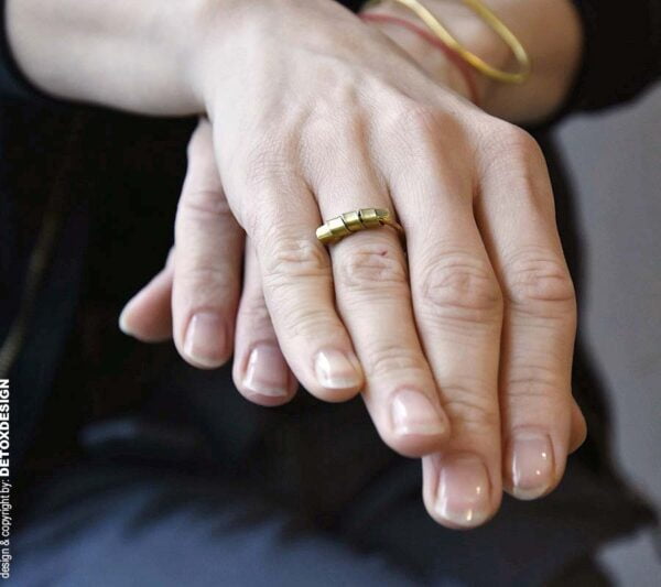 Delikatny pierścionek mosiężny NAGANO75 to oryginalna i modna biżuteria autorska